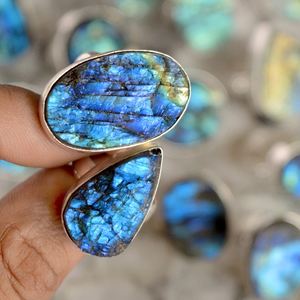 Anillo de boda de piedras preciosas sueltas de 8 disparos para hombre, zafiro natural y labradorita, Druzy, venta al por mayor - Product Image 4