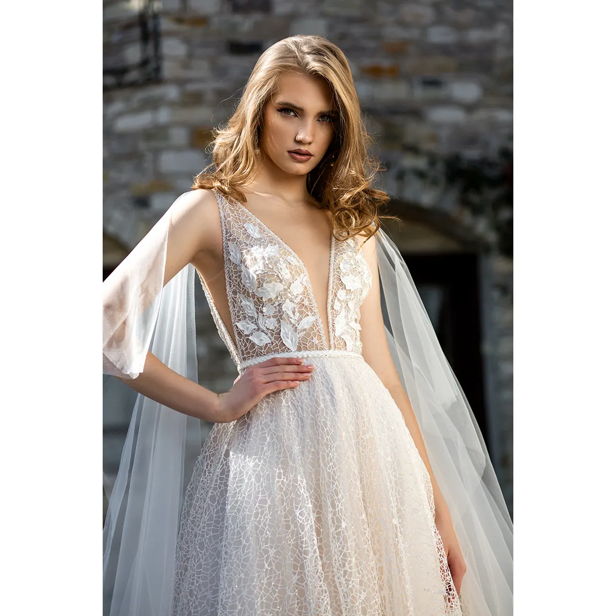 ब्राइडल गाउन शादी की पोशाक Estelavia "जूली", नग्न जाल, वेब कपड़े चमक के साथ, 3D पुष्प फीता, वियोज्य दूध tulle capes
