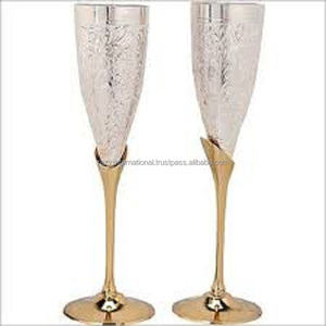 Gobelet à vin en aluminium plaqué or avec perles de cristal, capacité de 16 oz, design moderne fait main pour les occasions de mariage - Product Image 5