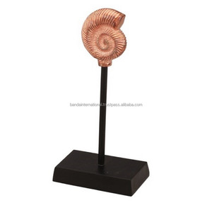 Árbol de Navidad con Diseño de Corte en la Base, Soporte de Mesa de Aluminio con Acabado Dorado Antiguo - Product Image 2