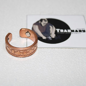 Bague en cuivre circulaire traditionnelle avec bijoux de mode au design gravé pour les fiançailles et les fêtes de mariage - Product Image 1