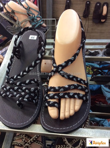 Sandales/chaussures en corde tressée noir et blanc Dobbytex DBTS4, faites à la main, origine Thaïlande, tribu des montagnes, Hmong, été, PVC, femme - Product Image 2