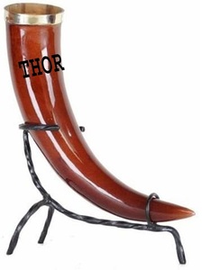 Jarra de cerveza medieval vikinga real hecha a mano, diseño clásico, decoración del hogar con soporte de hierro y bandeja para regalos de empresa - Product Image 4