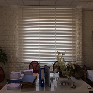 50 mm slat quality basswood material wooden venetian blind and shade for home and office <b>decoration</b> - Product Image 3