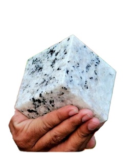 Vente en gros de cubes de pierre de lune arc-en-ciel naturels polis à la main cristaux de guérison chakra soleil brillant faits à la main à vendre - Product Image 2