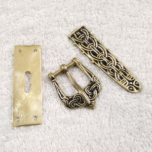 Hebilla de Cinturón Colgante de Espada de Cobre Hecha a Mano Estilo Vikingo Tiger Touch Inspirada en Birka, Noruega, con Diseño de Urnas - Product Image 5