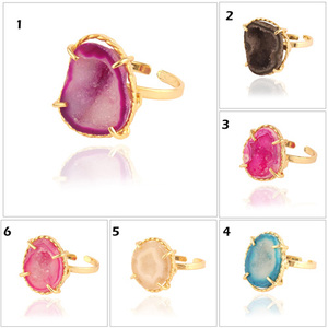 Bague en agate géode druse violette chaude, plaquée or 18 carats, faite à la main, sertie à griffes, réglable, cristal druse irrégulier - Product Image 2