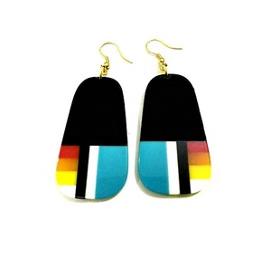 Pendientes Colgantes de Resina Acrílica con Diseño de Corazón Cristiano Clásico, Nueva Colección, Artesanía de Calidad para Mujer - Product Image 3