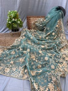 Sari de Diseño Elegante para Fiesta, en Organza de Seda Chinon con Bordado Pesado de Resham y Pedrería, Última Colección - Product Image 4