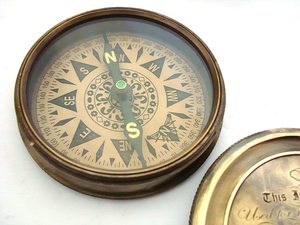 Brújula de latón coleccionable con funda de cuero, chmn404 - Product Image 4