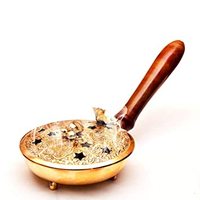 Brûleur d'encens en laiton poli à la main, magnifiquement conçu, écologique, durable, avec poignée en bois de pin indien, idéal pour les cérémonies religieuses.