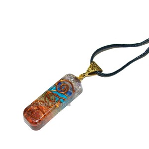 Colgante de Orgone Chakra Reiki con Cristales de Ágata Auténticos, Diseño de Amor Grabado - Product Image 1