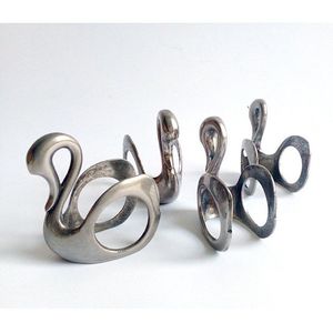 Anneaux de serviette en aluminium faits à la main de haute qualité, uniques, attrayants et créatifs, pour la décoration de table de mariage et de fête, écologiques, en stock - Product Image 1