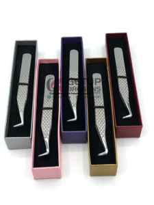 แหนบต่อขนตาสแตนเลส90องศาพร้อมอุปกรณ์เสริมความงามด้ามจับเพชรสีเงินแบบมืออาชีพพร้อมโลโก้ของคุณเอง - Product Image 3