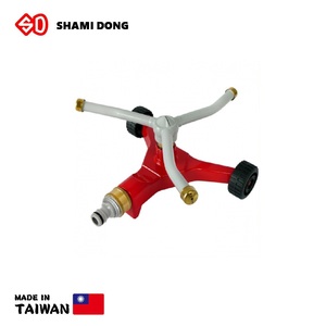 Aspersor giratorio de 3 brazos de aleación de Zinc, base de rueda - Product Image 1