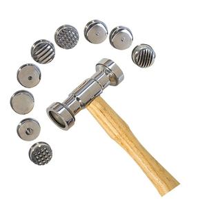 Marteau à texturer interchangeable à 9 faces texturées, matériau en métal et en bois neuf pour l'industrie et les bancs de bijouterie - Product Image 1
