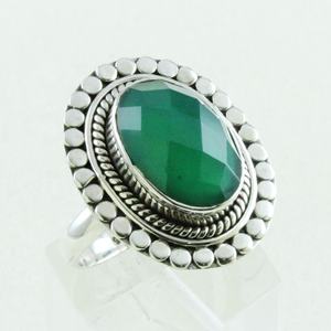 แหวนเงินแท้ 925 ประดับพลอยมรกตสีเขียว ดีไซน์เนอร์ราวา ขายส่งเครื่องประดับ - Product Image 1