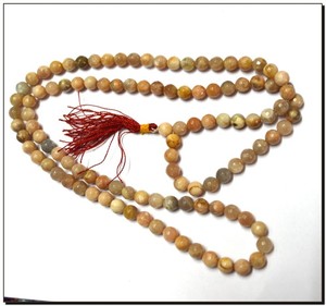 Cuentas Jap Mala facetadas de piedra lunar talladas a mano, joyería de piedras preciosas a granel de Gujarat con temática de amor - Product Image 2