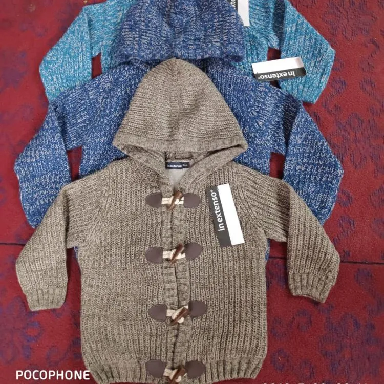 Online perakende en çok satan ürünler yeni erkek çocuklar uzun kollu ayarlanabilir kapşonlu kazak sabitleme düğme kapağı kış kazak