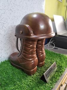 Casque et bottes en bronze Urne de crémation, Urne de crémation Fournitures funéraires - Product Image 4