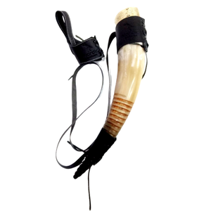 Cuerno para beber de estilo vikingo hecho a mano, artesanías naturales de latón de alta calidad con soporte de cuero, técnica tallada hecha en la India - Product Image 4