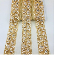 Dentelles florales brodées à la machine sur mesure, artisanat indien exclusif, en tailles et couleurs variées pour robe de mariée Desi
