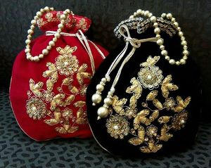 Sac poli élégant en tissu velours, sac de travail doré, belle capacité et broderie ZARI sur tissu pour fête et mariage, @ 2022 - Product Image 1