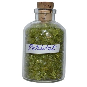 Comprar en línea Peridot Chips botella de piedras preciosas: Peridot Chips botella de piedras preciosas para la venta Healing Home Decoration Stone - Product Image 1