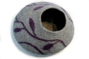 Cueva de gato de diseñador gris de Nepal-Ropa de cama para mascotas de gato de fieltro hecha a mano-Muebles para mascotas cálidos y ecológicos-Hecho a mano en Nepal - Product Image 3