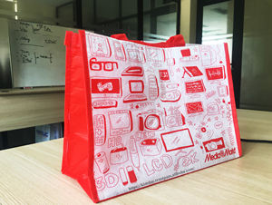 Sac de shopping écologique en PP recyclé non tissé avec impression en gravure, pliable, fabriqué au Vietnam pour une utilisation promotionnelle - Product Image 4