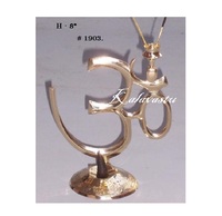 Kalavastu Artisanat Indien : Nouveau Symbole OM en Laiton Plaqué Argent sur Feuille, Décoration Religieuse pour la Maison, Art en Métal Coulé Multicolore