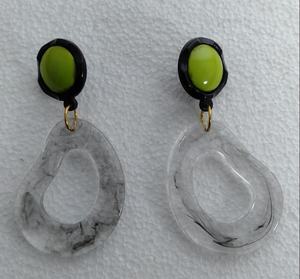 Pendientes de aro de resina transparente sombreados negros hechos a mano indios, Color personalizado y diseño, pendientes de resina de bajo precio para niñas - Product Image 6
