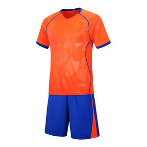 批发青年大学生足球服最新运动服100% 涤纶足球球衣 - Product Image 2