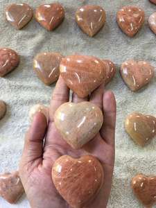 Venta al por mayor de piedras preciosas semipreciosas naturales melocotón piedra lunar corazón-Palmstone para decoración del hogar Feng Shui meditación recuerdo propósito - Product Image 3