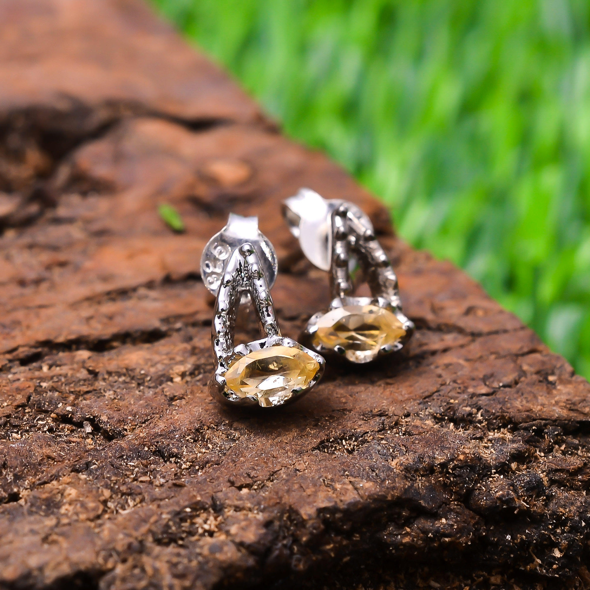 สีเหลือง