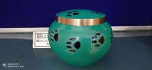BRASSWORLD INDIA's ODYSSEY Urna funeraria para mascotas de latón verde con patas negras Suministro de metal de estilo americano - Product Image 3