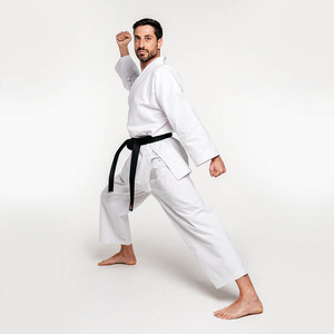 Uniforme de Karate Blanco Personalizado de Alta Calidad para Adultos Unisex, de Poliéster y Algodón, Ligero, en Oferta, con Bordado - Product Image 1