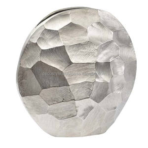 Vase ovale en aluminium Hammerd Desig Unique Home Decore Living Room Hand Made Vase - Product Image 1