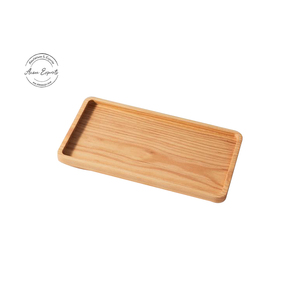 Plateau en bois rectangulaire élégant avec finition lisse idéal pour les collations et le service de thé et l'utilisation élégante de décor de cuisine à la maison - Product Image 1