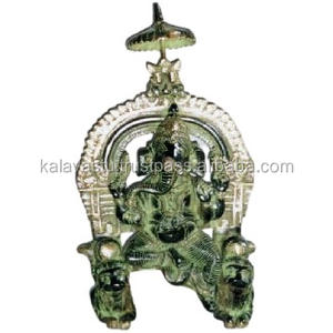 Statue de Ganesha en laiton antique faite à la main finition de couleur Style religieux décor à la maison coulée illustration en métal - Product Image 1