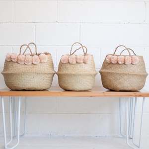 ตะกร้าเก็บหญ้าทะเลขนาดใหญ่ทอมือแฟชั่นพร้อมพู่ปอม - Product Image 3