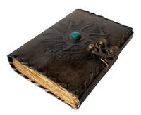 Grimoire fait main mythologique soleil et lune en relief 100% en cuir véritable Journal sort livre d'ombres lapidé cahier personnalisé