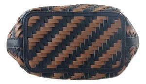 Sac à main tissé en cuir véritable personnalisable avec doublure en polyester fermeture ouverte design portable fait main logo personnalisé - Product Image 4