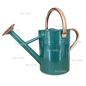 Arrosoir de taille et de forme personnalisées en métal vert et or pour une utilisation extérieure et intérieure - Product Image 1