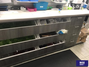 Gabinete de <span class=keywords><strong>Farmacia</strong></span> para Hospital Personalizado NICOCABINET, Madera Contrachapada Impermeable de 18 mm, Diseño Minimalista, Cajones de Extensión Completa con Cierre Suave - Product Image 4