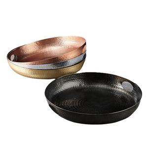 Plateau de service martelé en métal de haute qualité fait à la main forme arrondie avec plateau de service alimentaire au design unique en vente à bas prix - Product Image 1