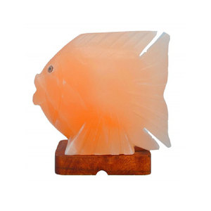 Lampe de sel en forme de poisson sculptée en matériau organique avec lumière LED et base en bois - Sian Enterprises - Product Image 2
