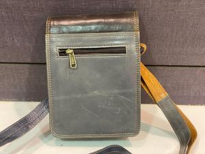 Bandolera de cuero auténtico para mujer, bolso de hombro de Piel reciclada para usos móviles - Product Image 6