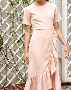 Vestido Midi Asimétrico de Satén Rosa con Volantes, Cuello Redondo, Manga Corta, Formal, Casual, Verano, Corte Moderno - Product Image 2