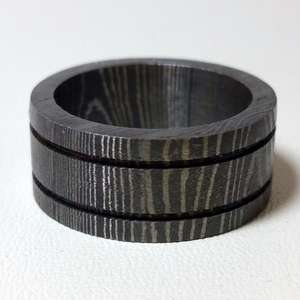 Anillo de boda unisex de acero de Damasco hecho a mano para hombre, anillo de compromiso de fabricante de cuchillos, herramienta manual personalizada. - Product Image 1